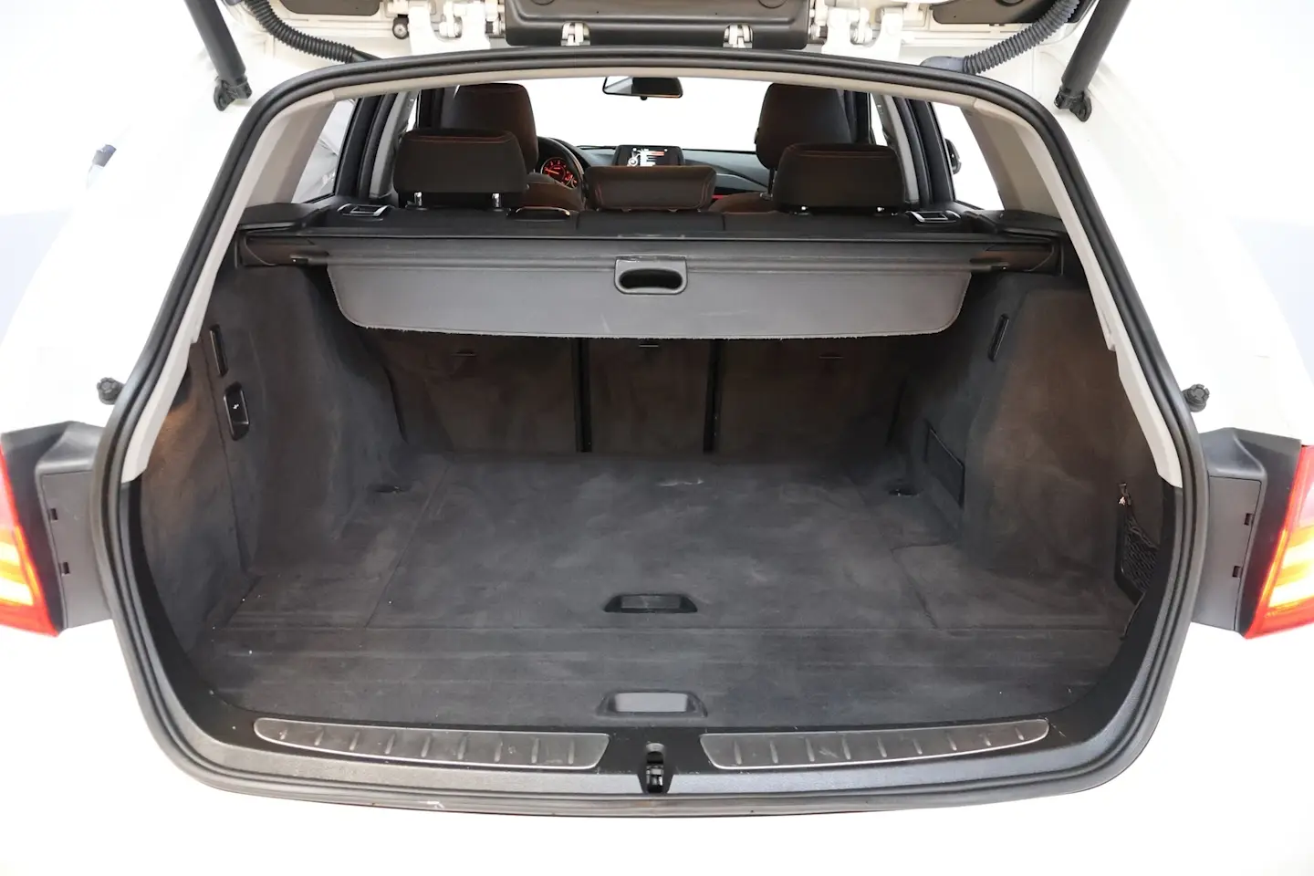 Car Image - 1hXmMYF85YESook5btj8TR