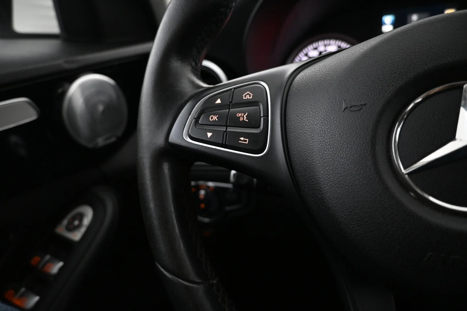 Car Image - 7sje9OzvH9Kq31zo4pU3Nt