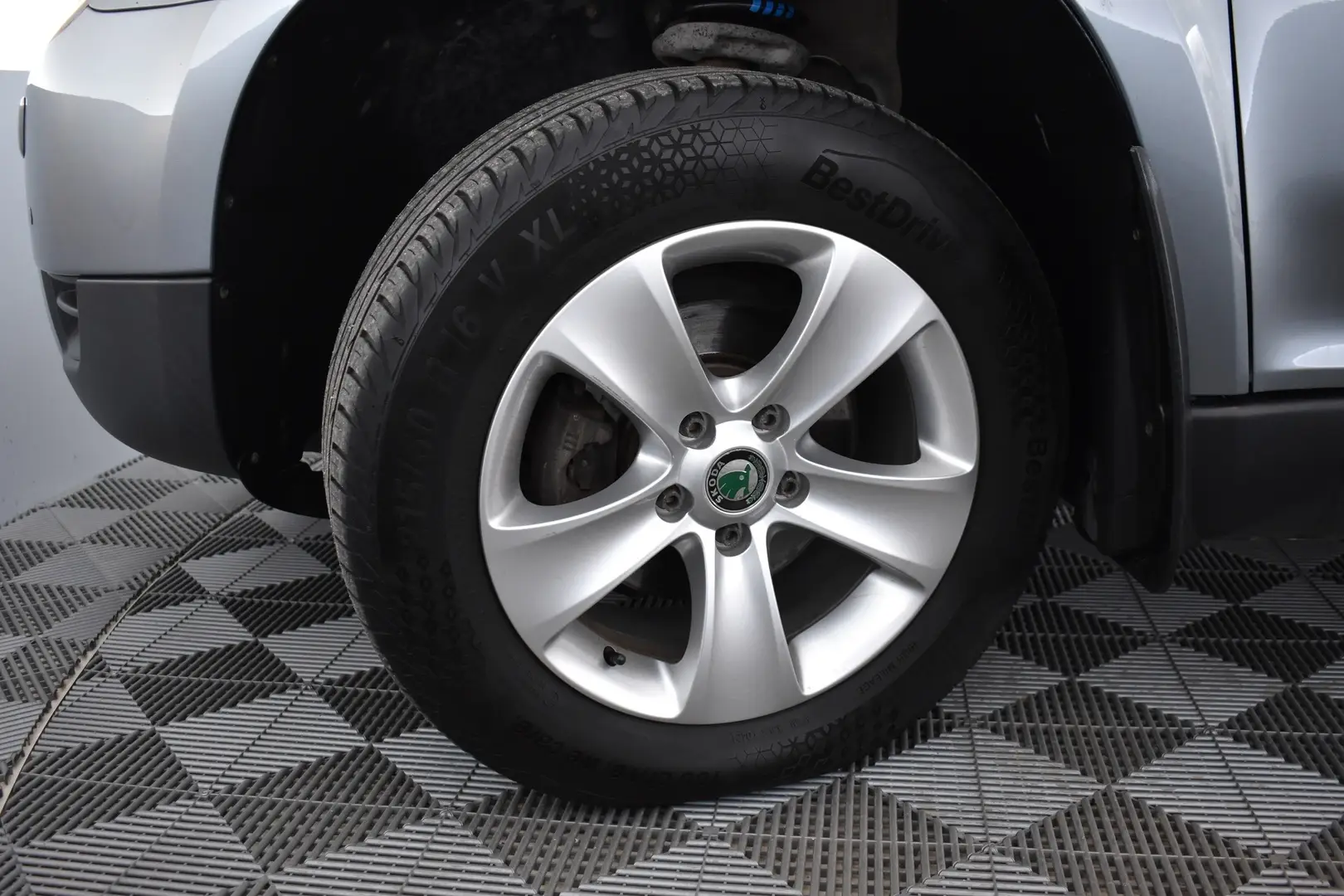 Car Image - 4R3h9hmYzpzQktl6YzLNZ7