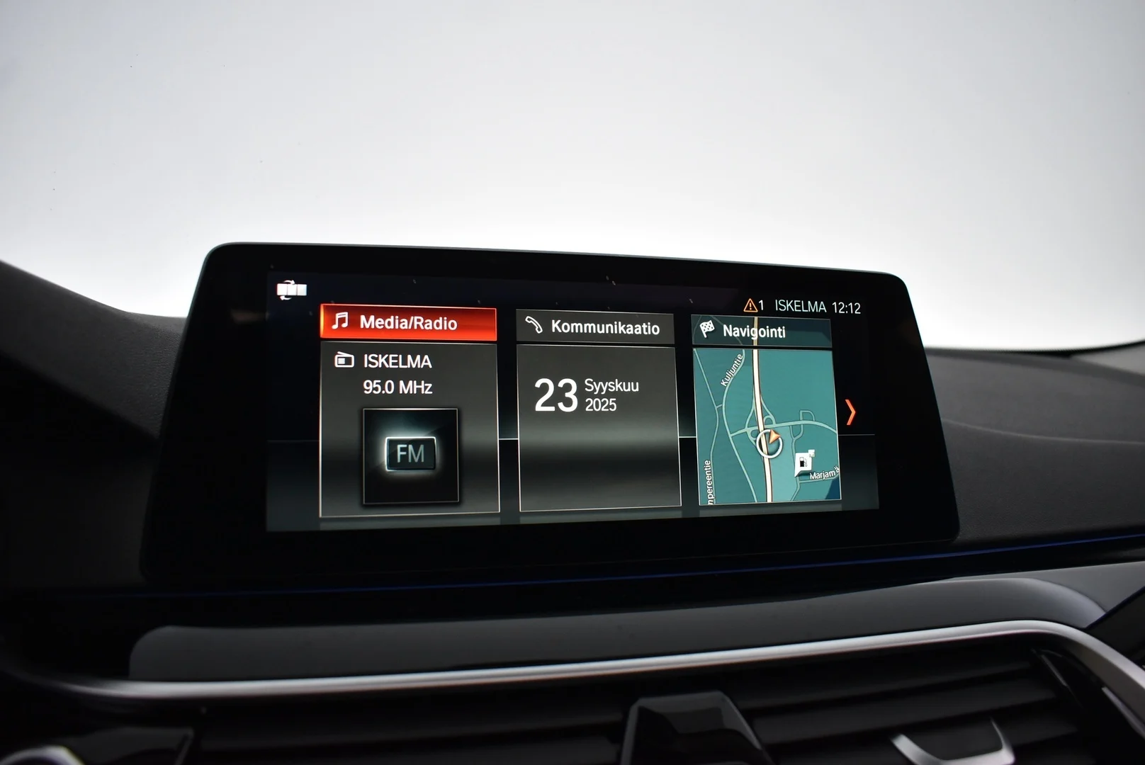 Car Image - 10x7DI300gjr3XC7yxPZQn