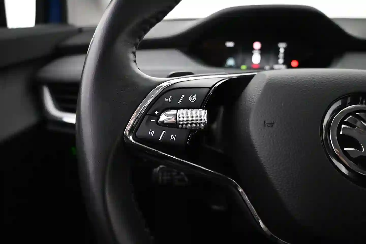 Car Image - Sx5FfyAITcq6GHgIKhwgO