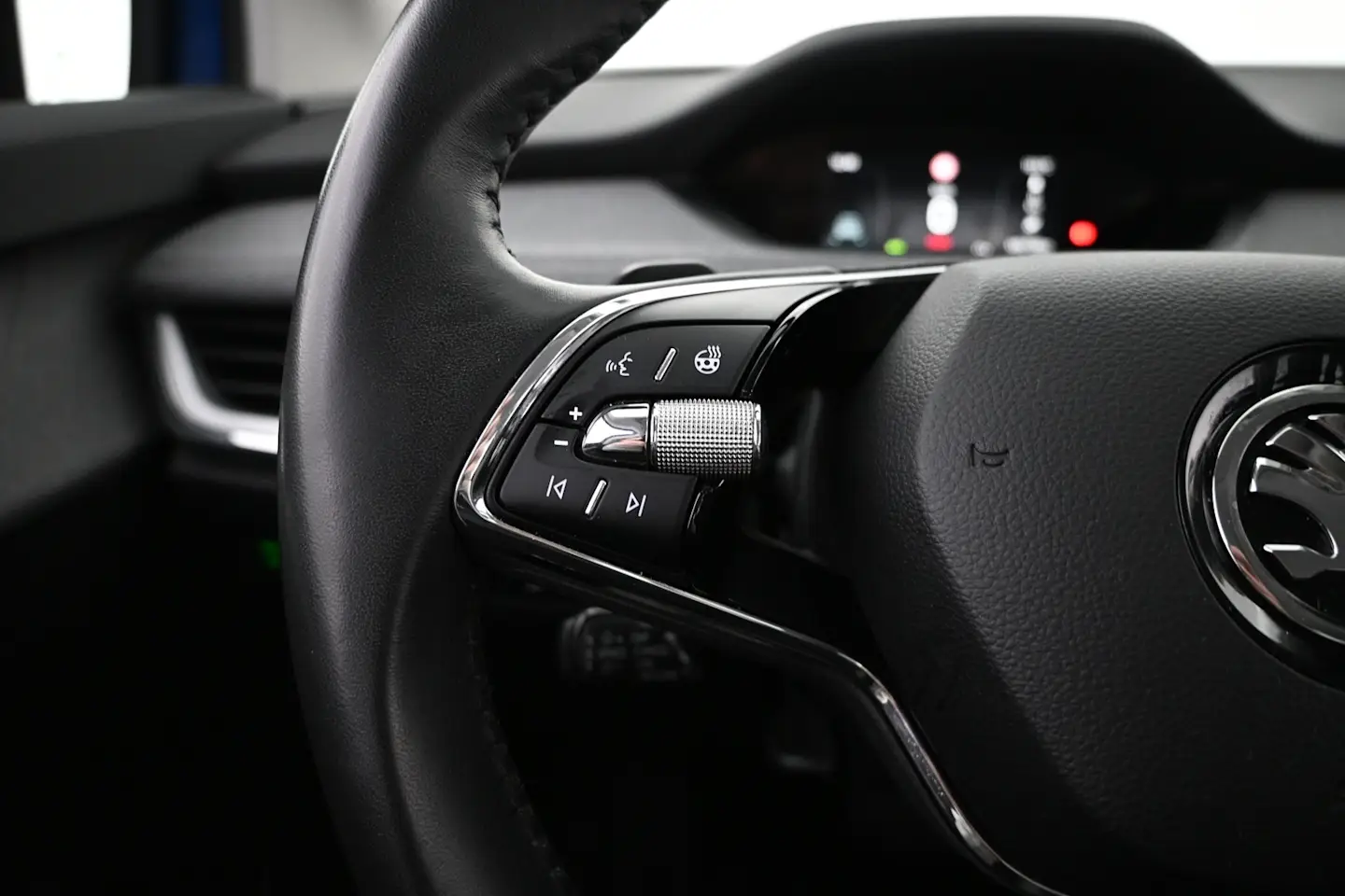 Car Image - Sx5FfyAITcq6GHgIKhwgO