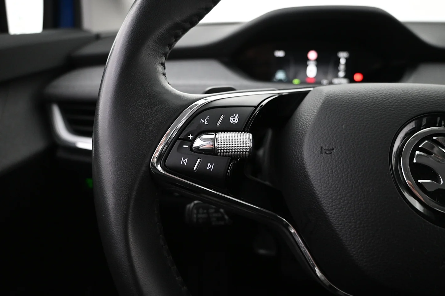 Car Image - Sx5FfyAITcq6GHgIKhwgO