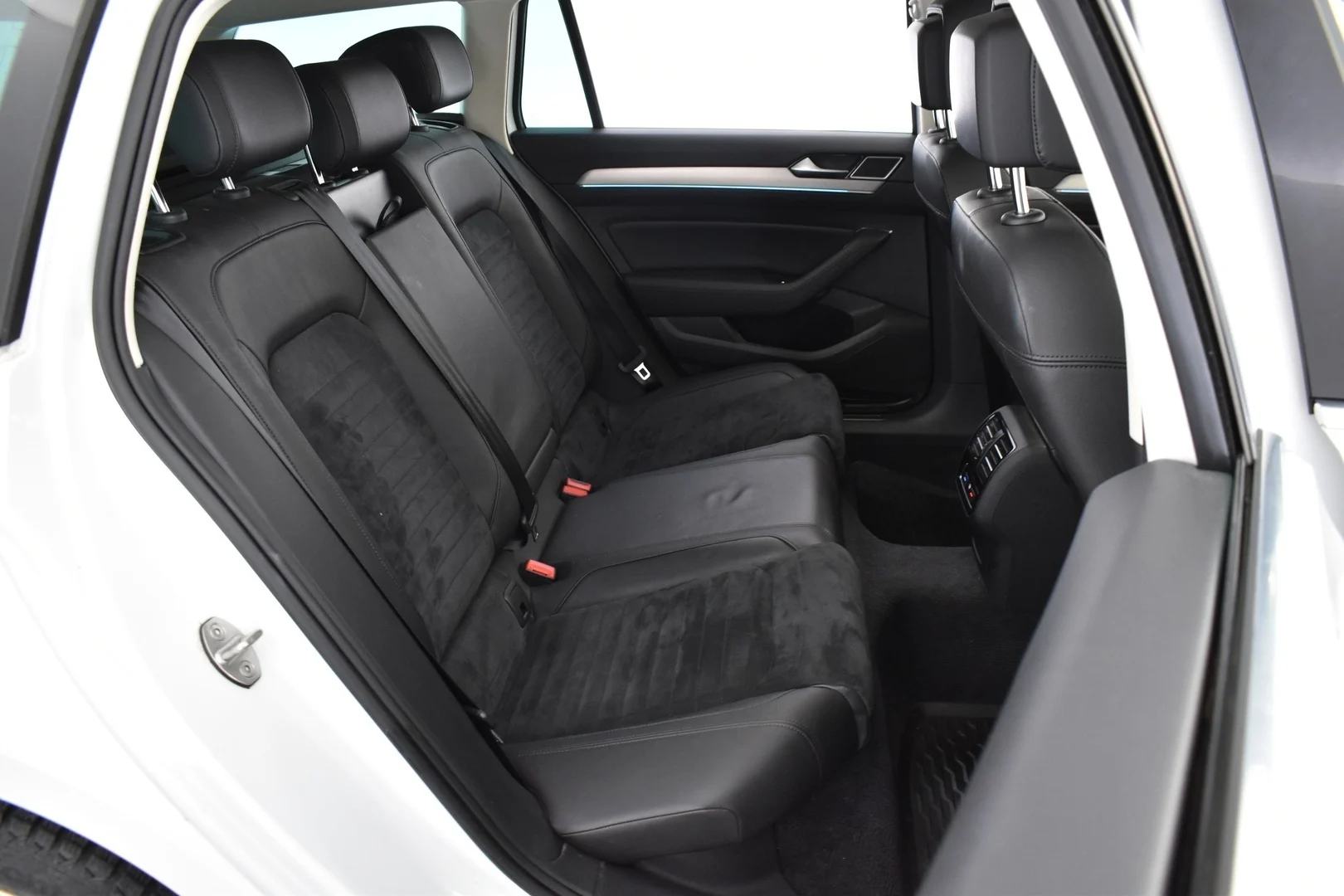 Car Image - 5i960kutzkhLwMeN230bsf