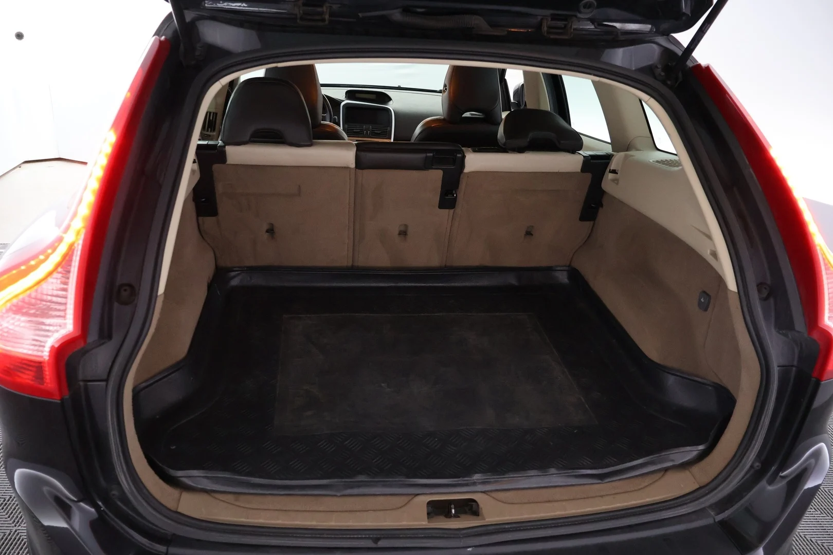 Car Image - I12zlhkrTX9FWxUtykkdz