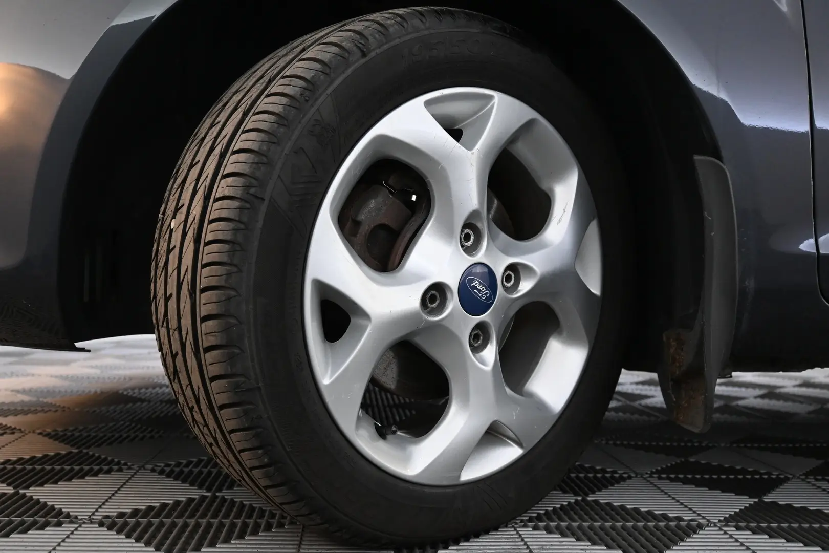 Car Image - 3ytGjuZwAALtMuRyTkGYPL