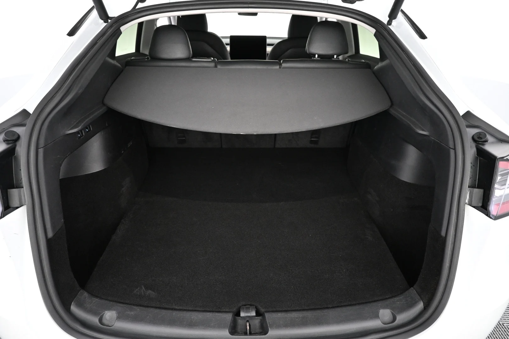 Car Image - 1L9LTzufGVtiS41ztpnYc1