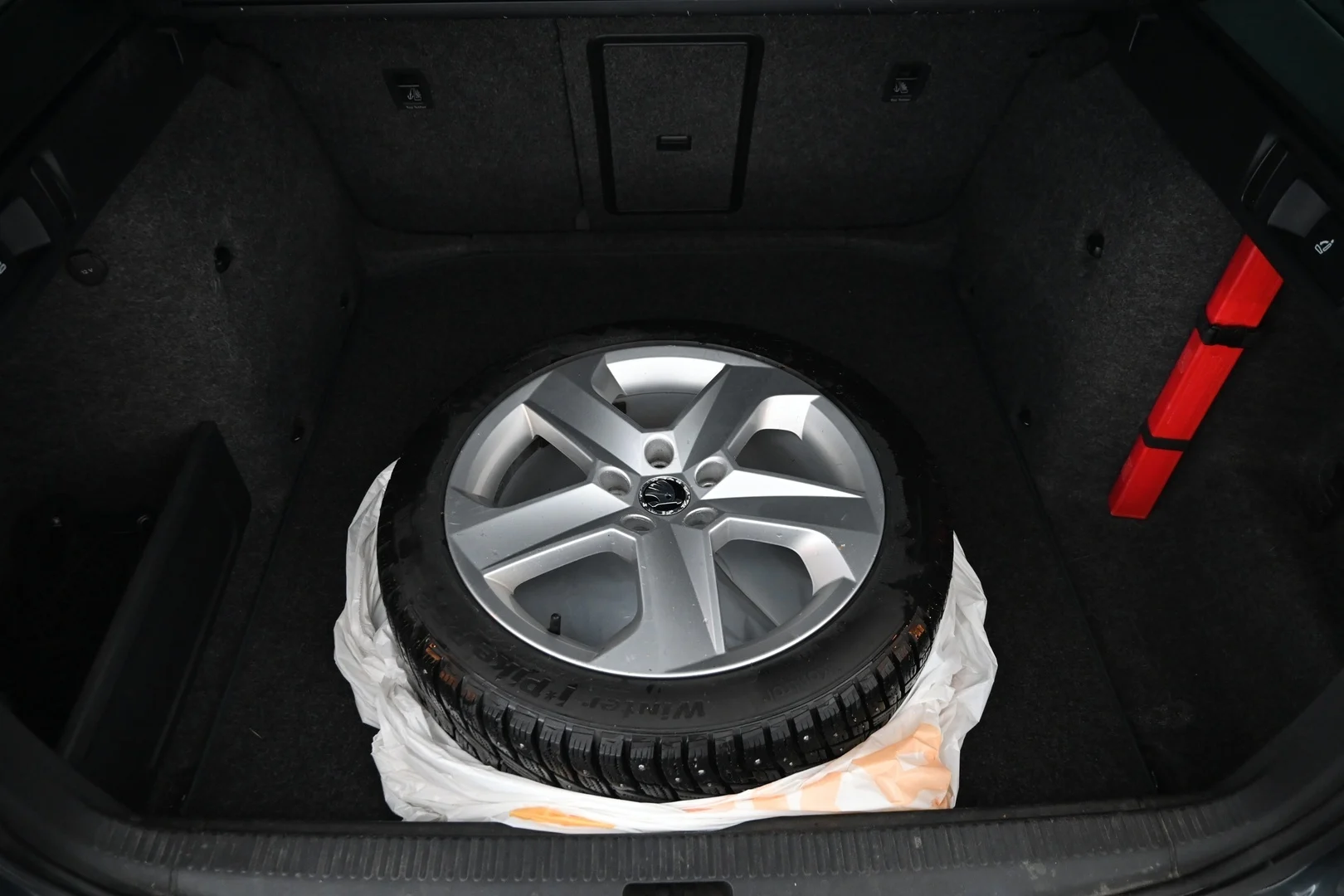 Car Image - 3nLcbABuxMs0LBI3vMCCVB