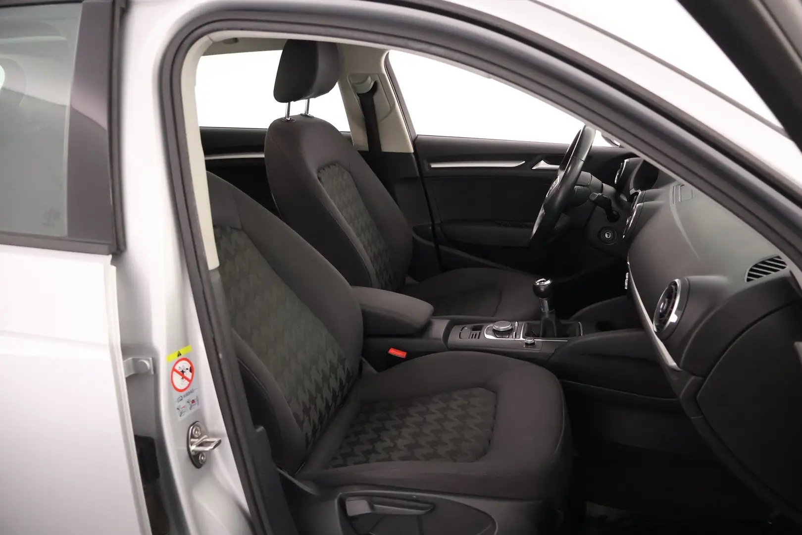 Car Image - 1gbi7bpJdICcSr129y8QsH