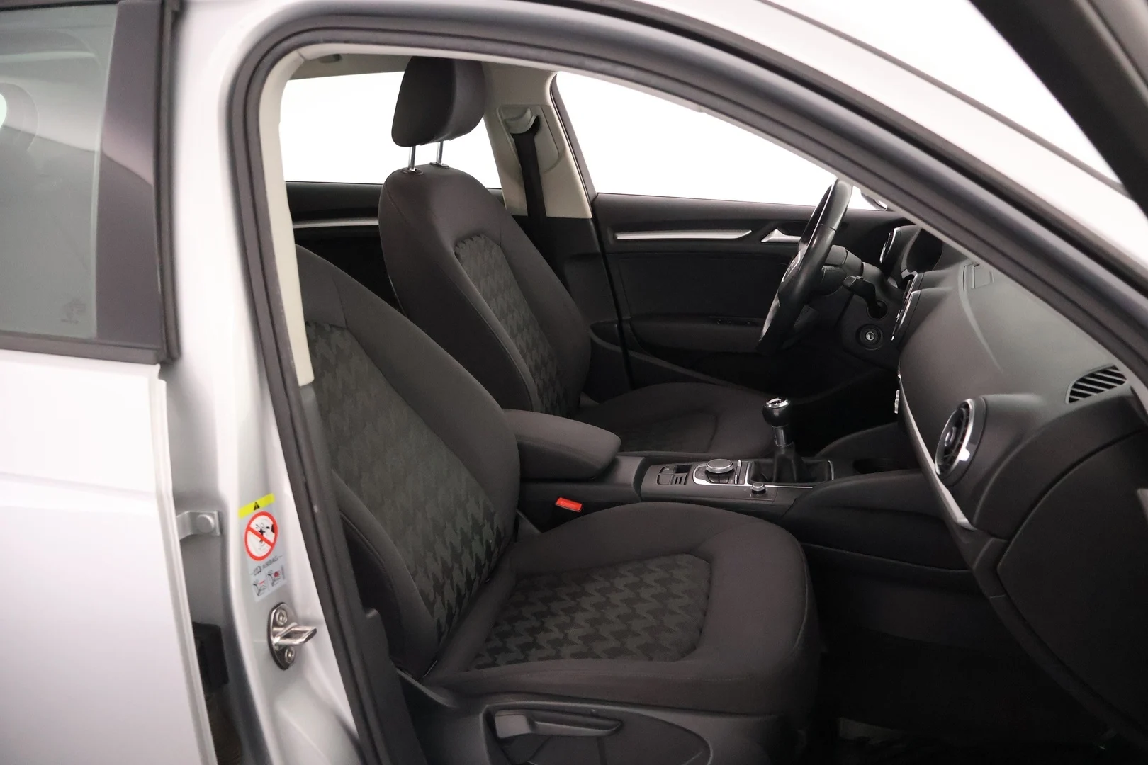 Car Image - 1gbi7bpJdICcSr129y8QsH