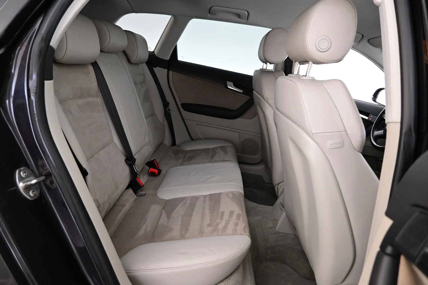 Car Image - 6D4QNfOpc7V3AVfXlB1wYA