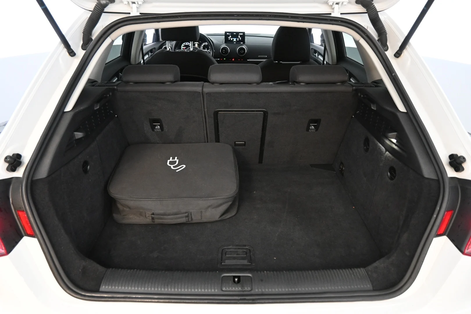 Car Image - 4vKMEcJjngUPCVDwuQT2si