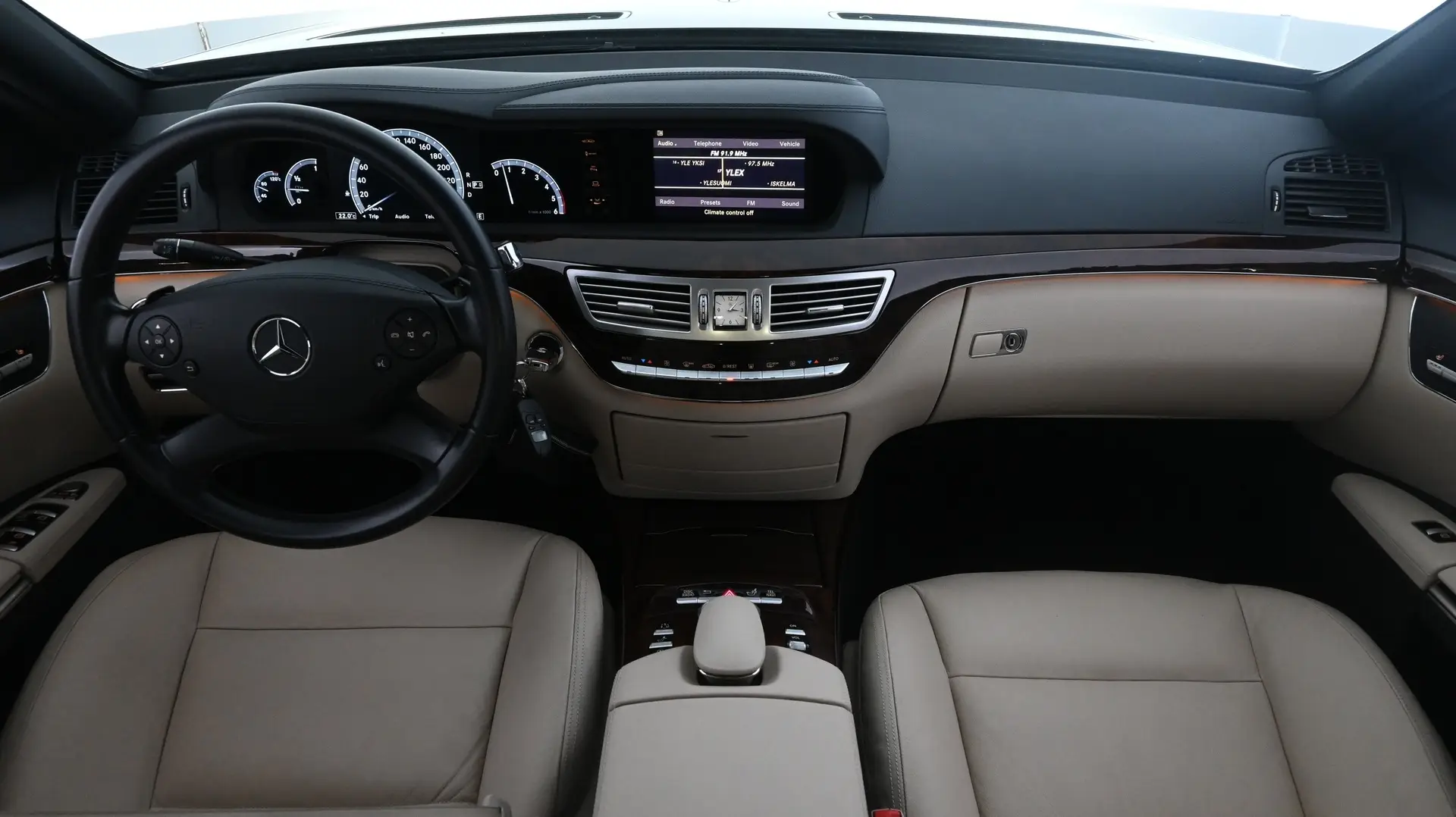 Car Image - 2jjB1OiW6LEvzJjcJ4Rp6z