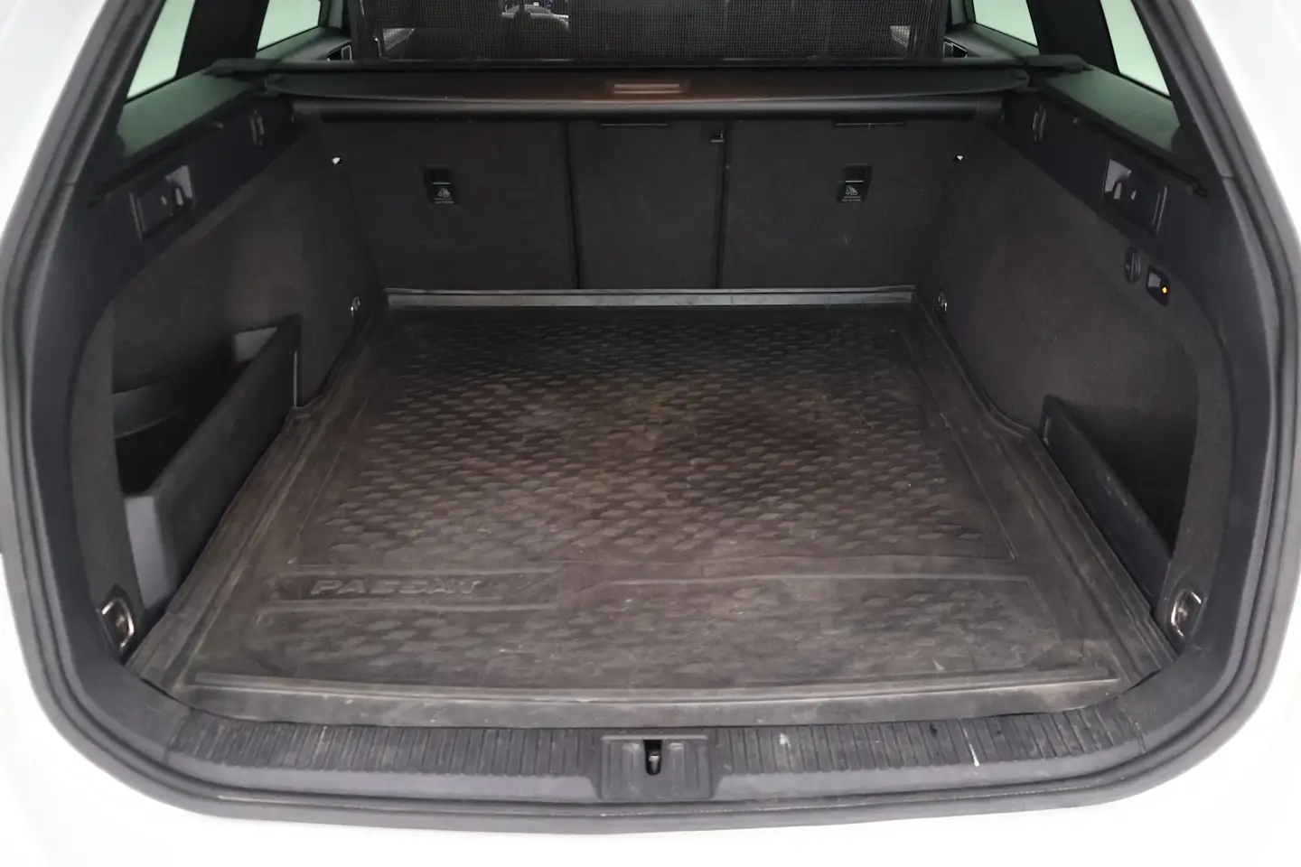Car Image - 5E5lq648n4pISDLD0Ks7rV
