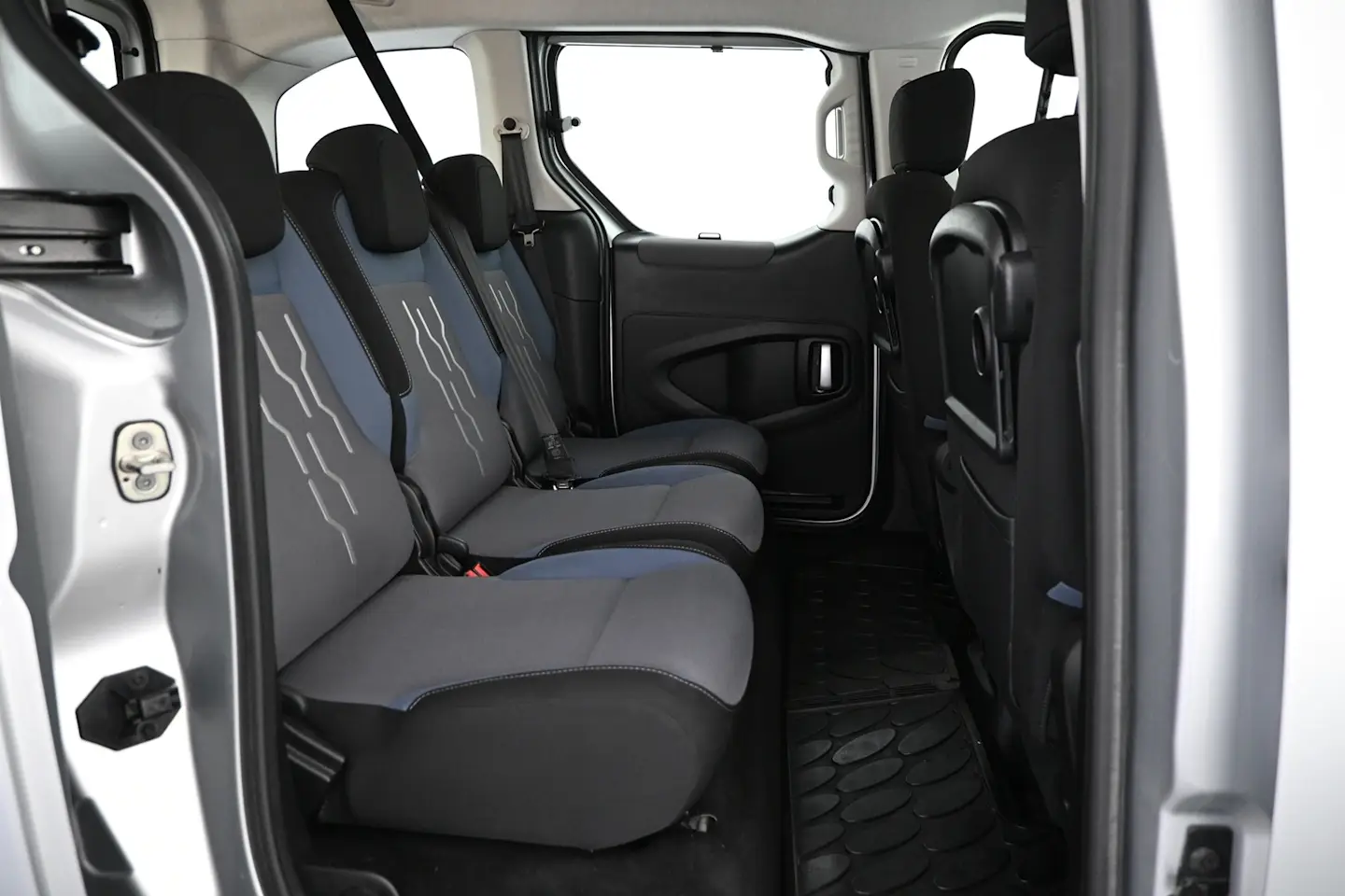 Car Image - 5U3RluQRKlnFv90urh32wt