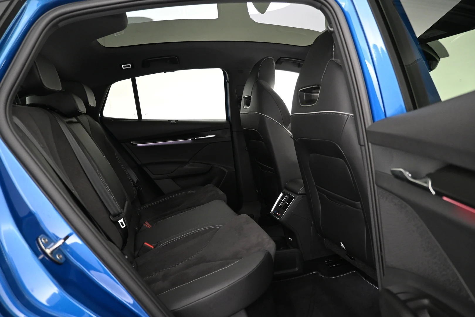Car Image - 3P7G82Ki1Oln7hcNLumErz