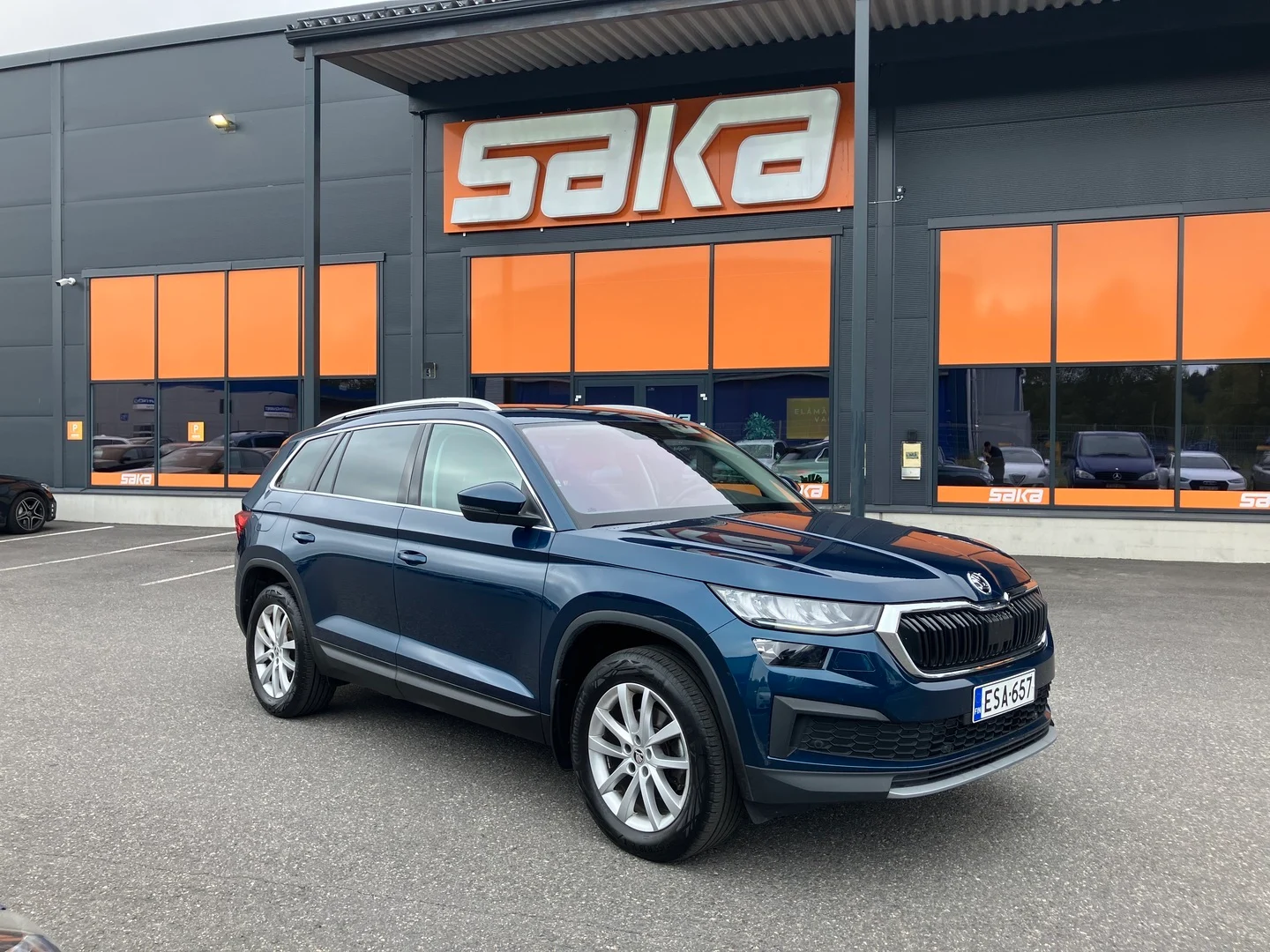 Car Image - FZcZmBvXsrdqV9vLdm3NM