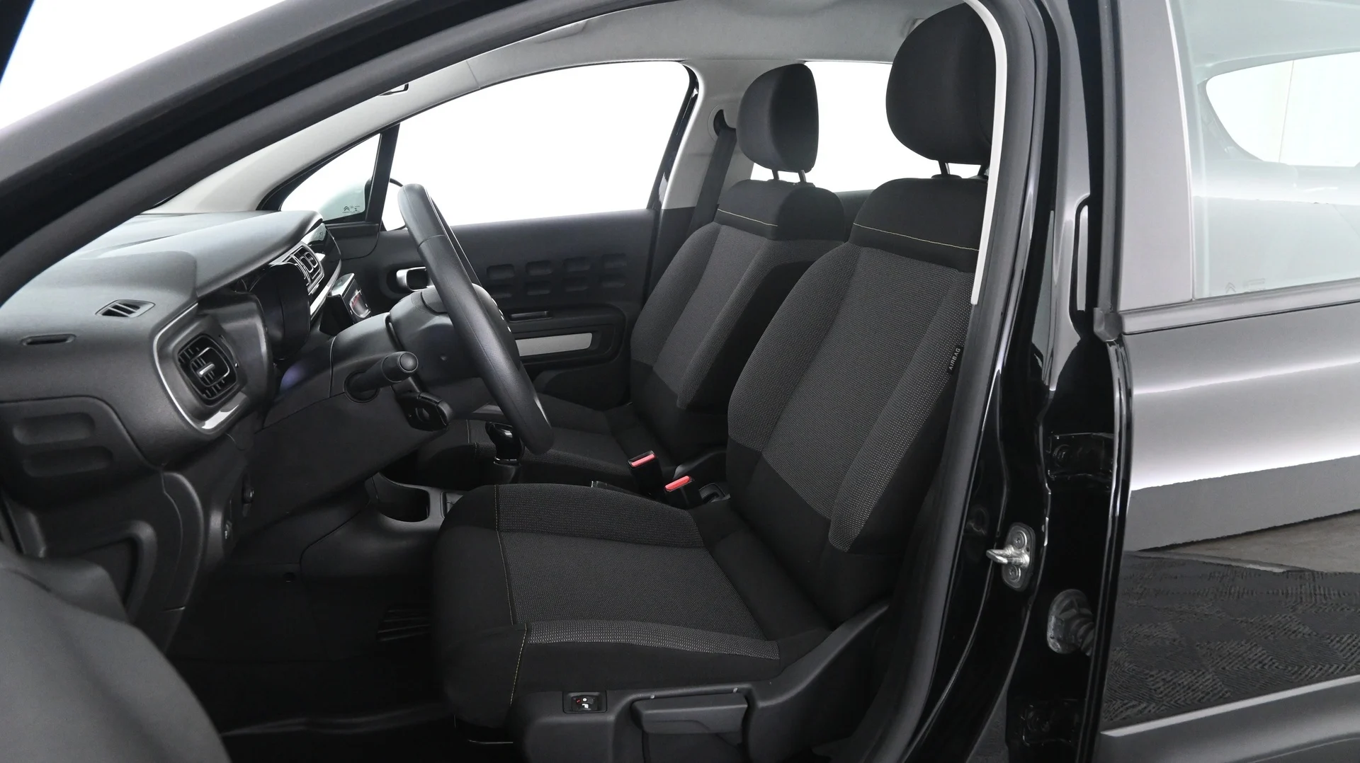 Car Image - 3g8WEuEaIFLcsJhTf9LviV