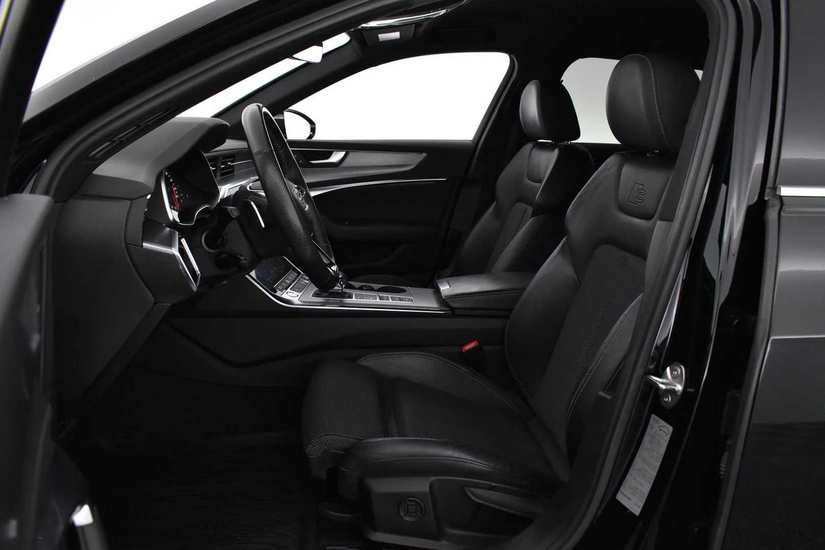Car Image - 5IulBvw0dADNAPF5GGUc1L