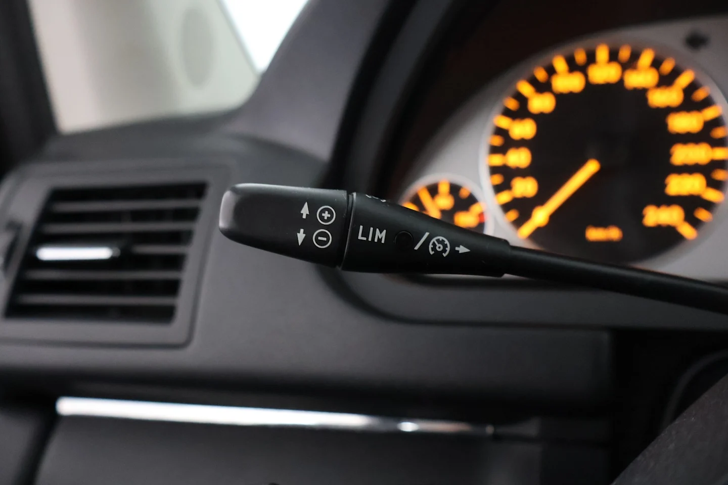 Car Image - 2pvQX6CKiB5zWtb3jeL3C0
