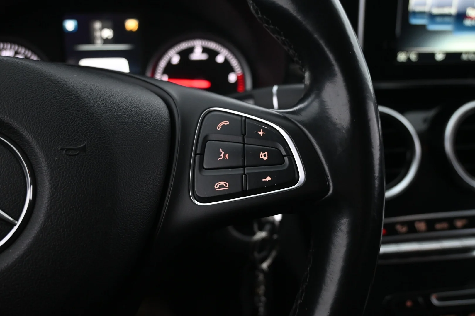 Car Image - 618XF3z8uGljtJzL2kNArI