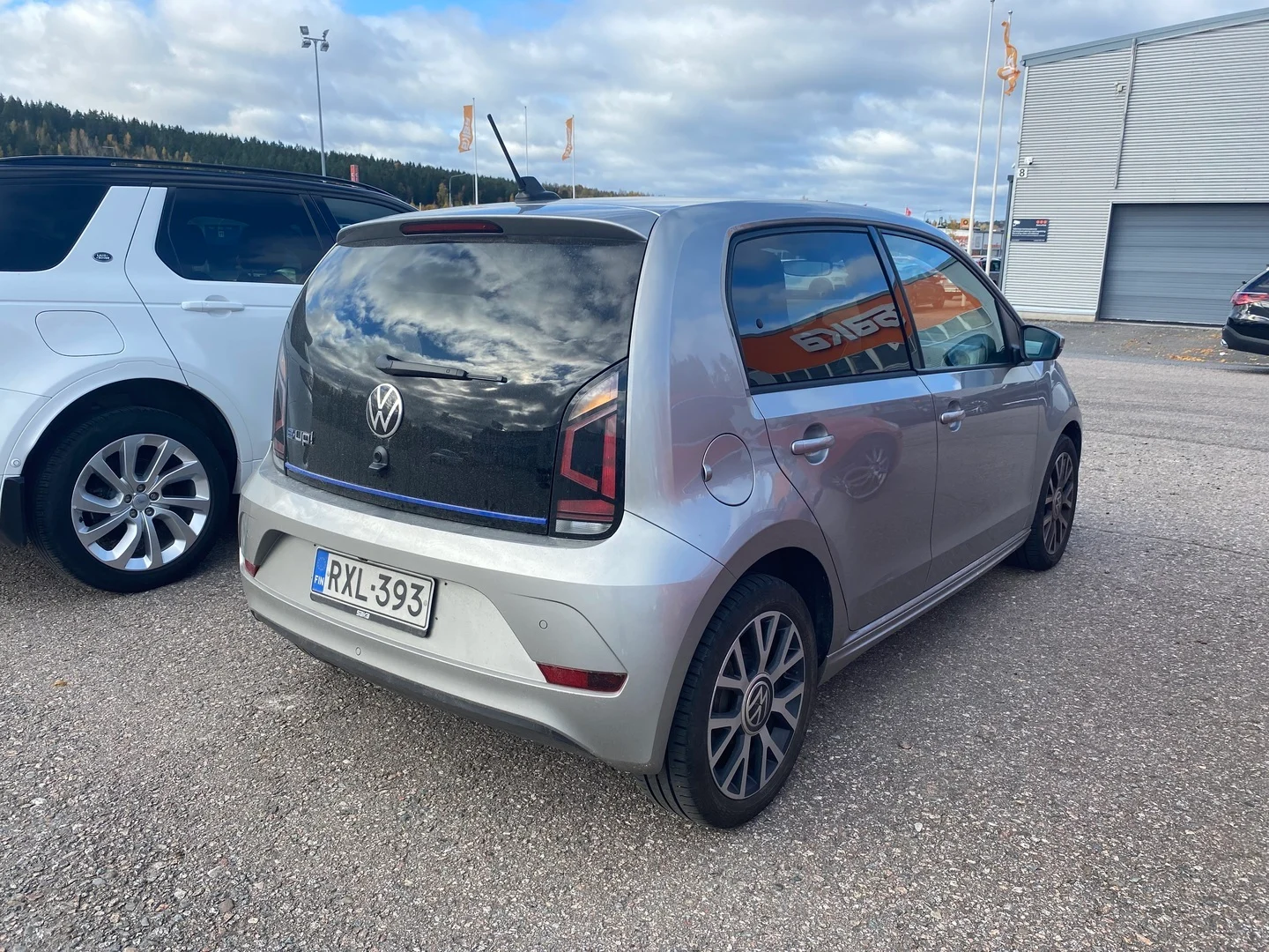 Car Image - 4FLHhcottFWSIqJcWJfkH