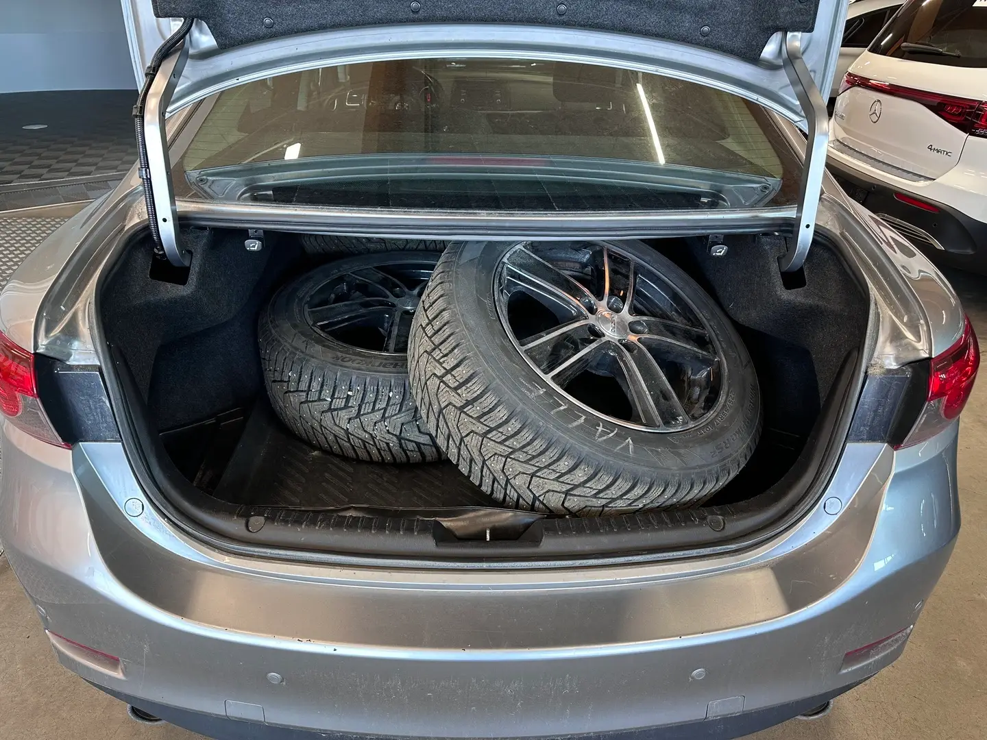 Car Image - 18COn2GjIva1BtXlMwLPOX