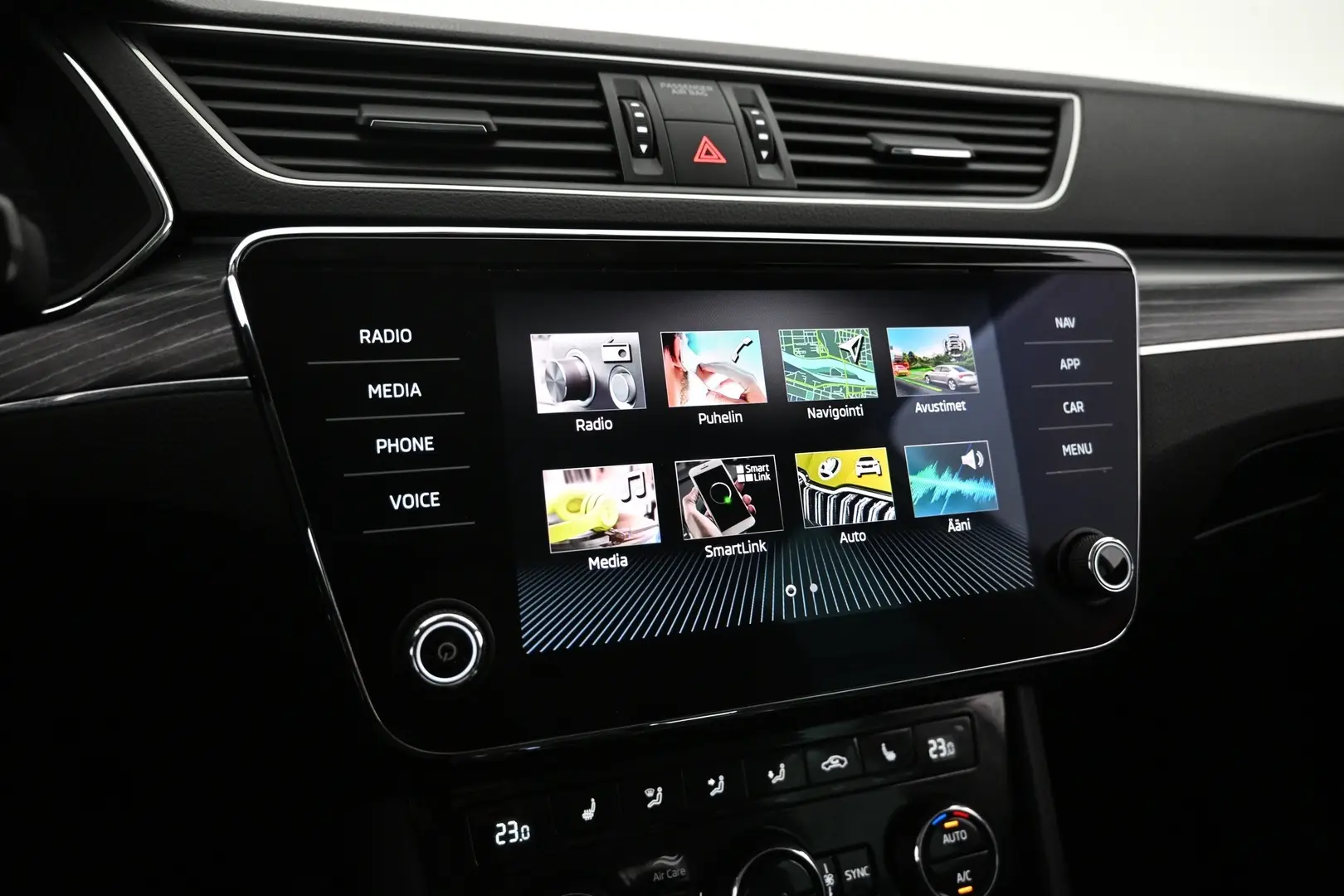 Car Image - yoWYJ7bbNn3bSf7Qz4j5T