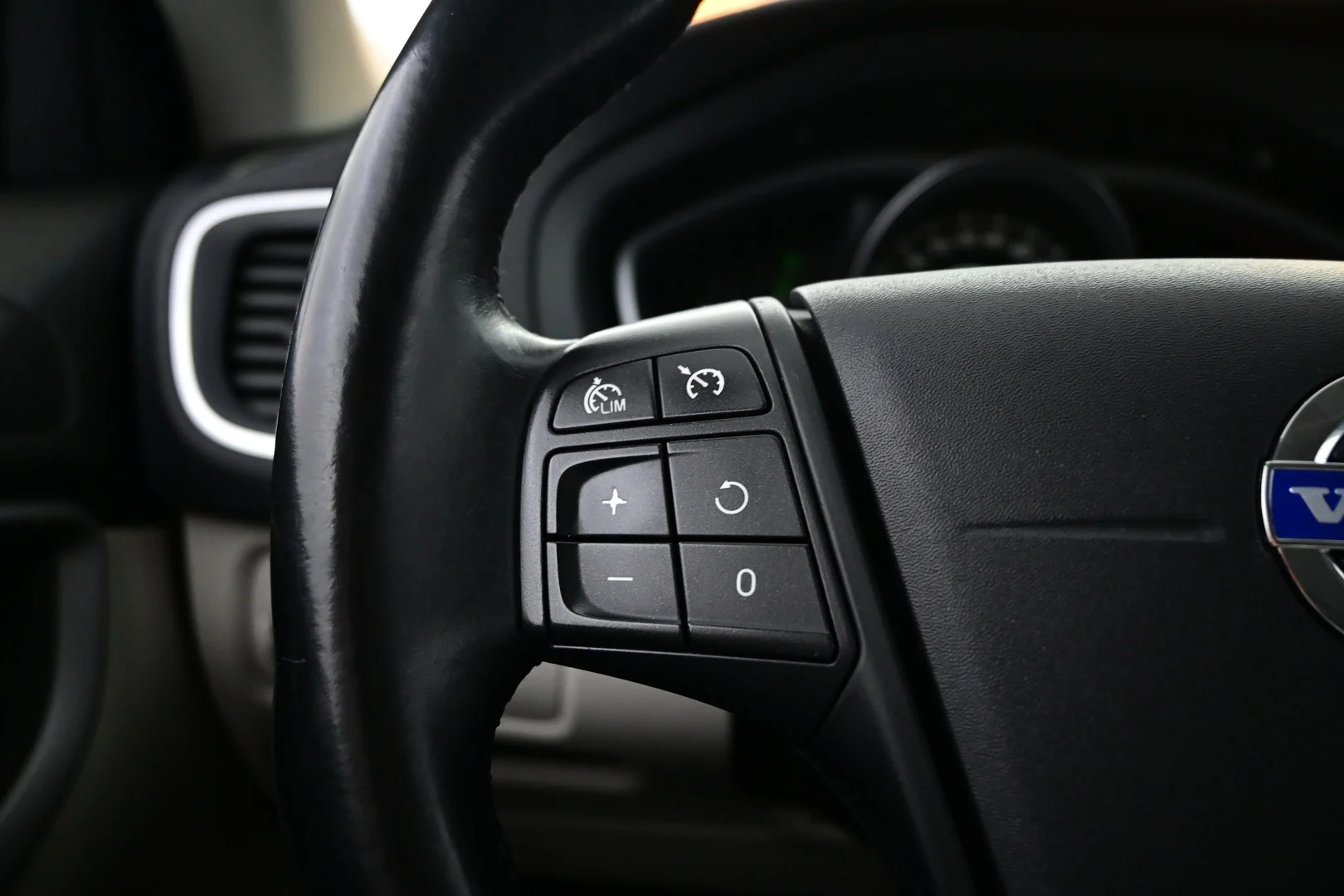Car Image - al0lbAPHp4pKqLP6kXmsB