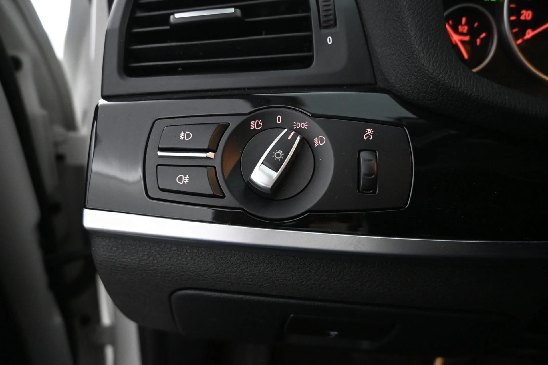 Car Image - 4AKlmxwam0BZfcCYnSb6D9