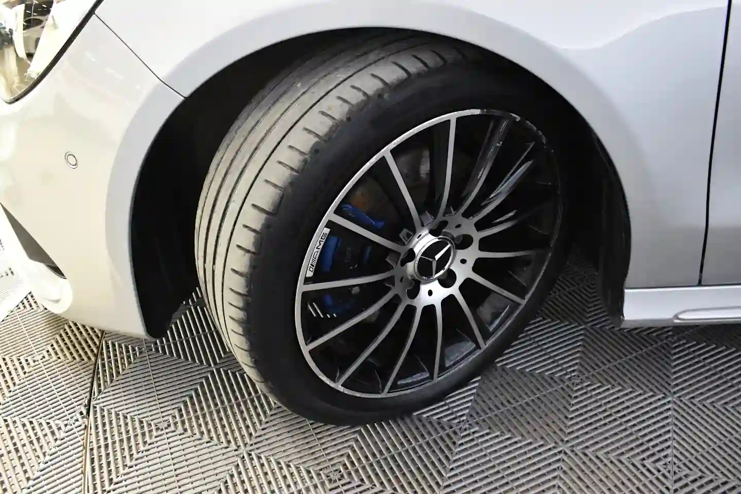 Car Image - 5519LIvKoRxemT8ng49VFc