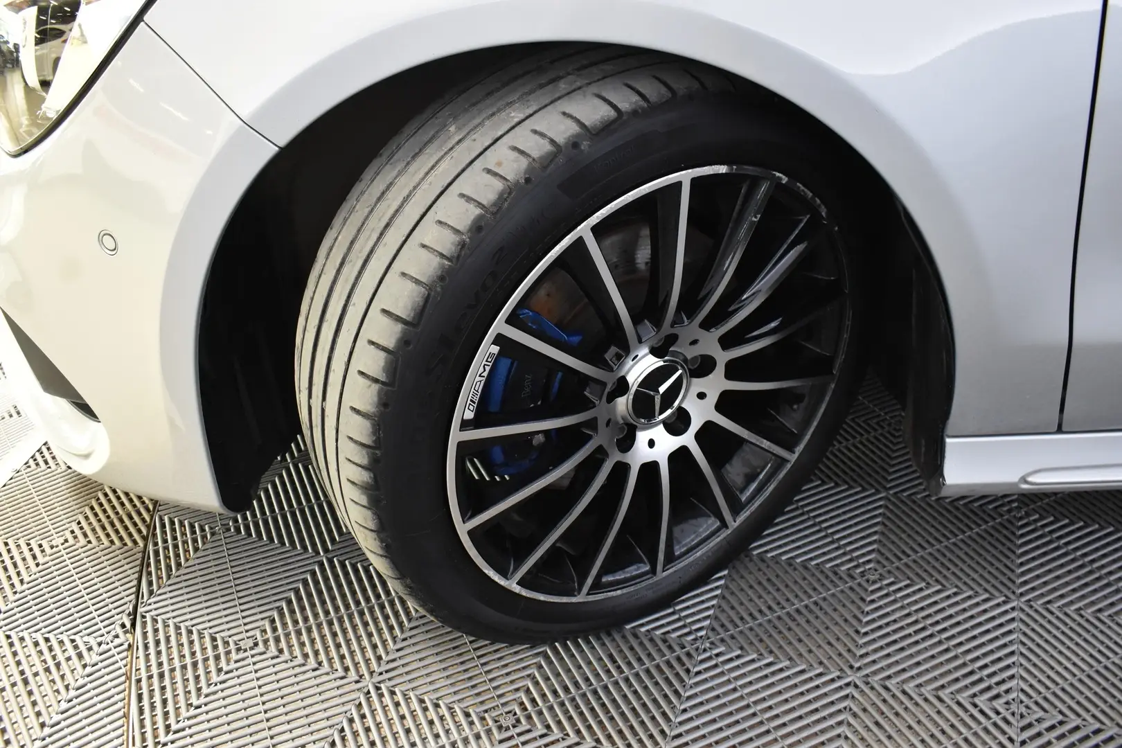 Car Image - 5519LIvKoRxemT8ng49VFc