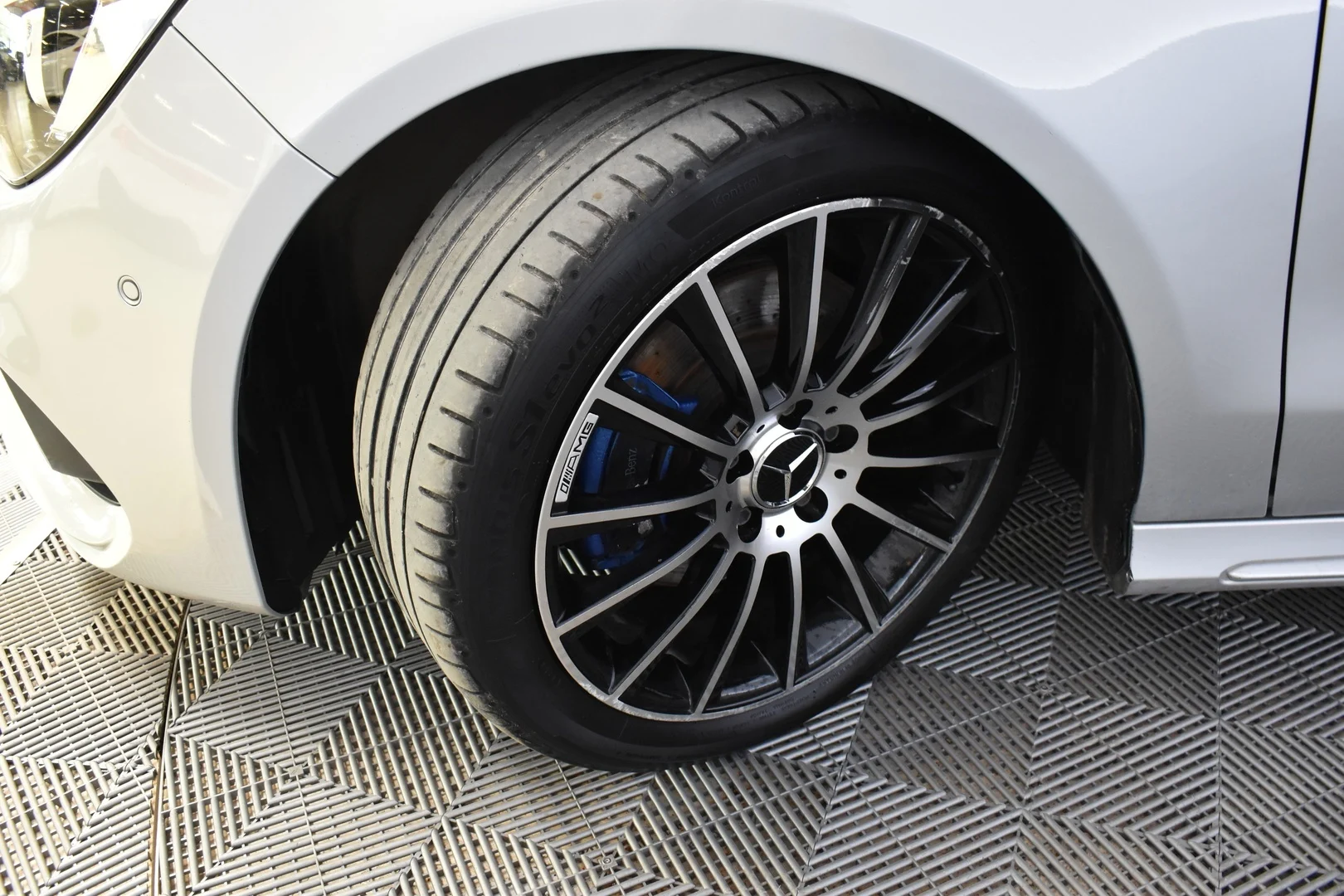 Car Image - 5519LIvKoRxemT8ng49VFc