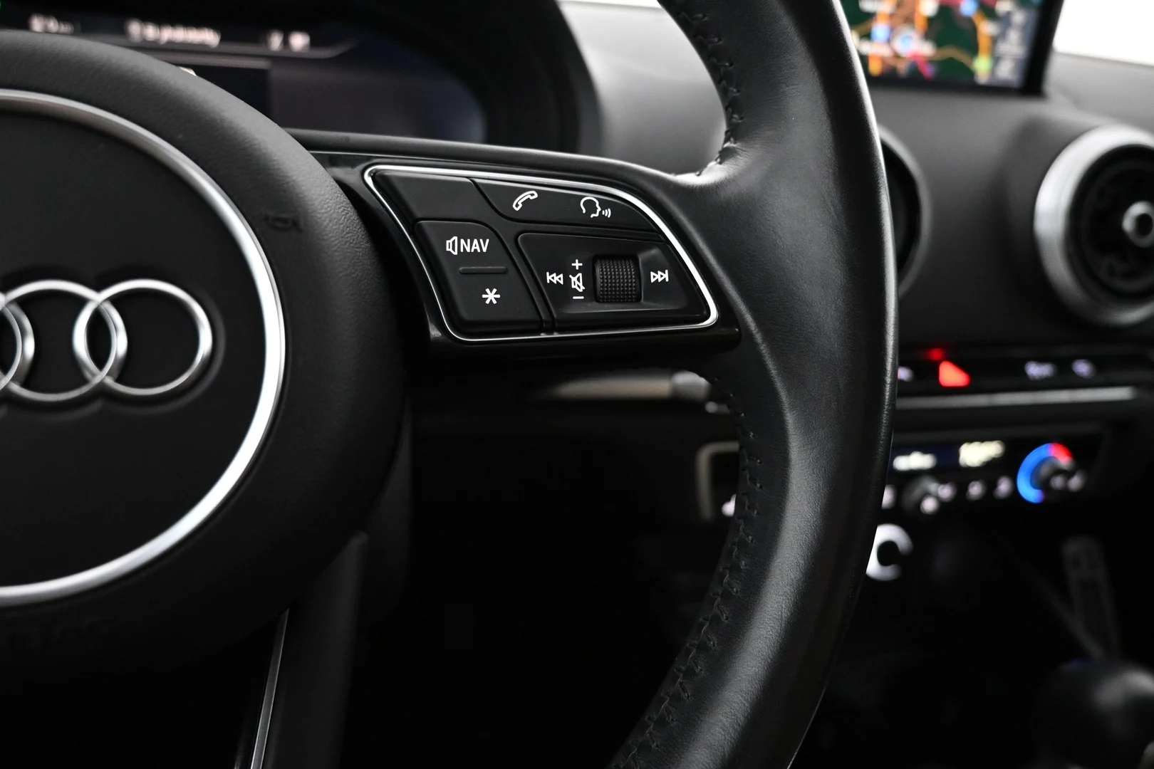 Car Image - 4Q2I3O1SQTlZPGtwA0slb2