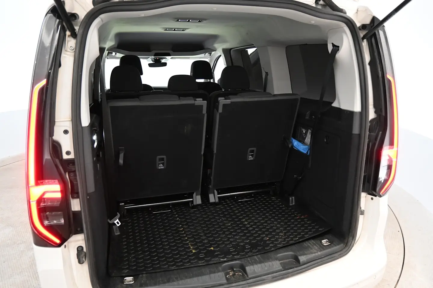 Car Image - 1Yq5mimrnCFRGzukW3lQU7