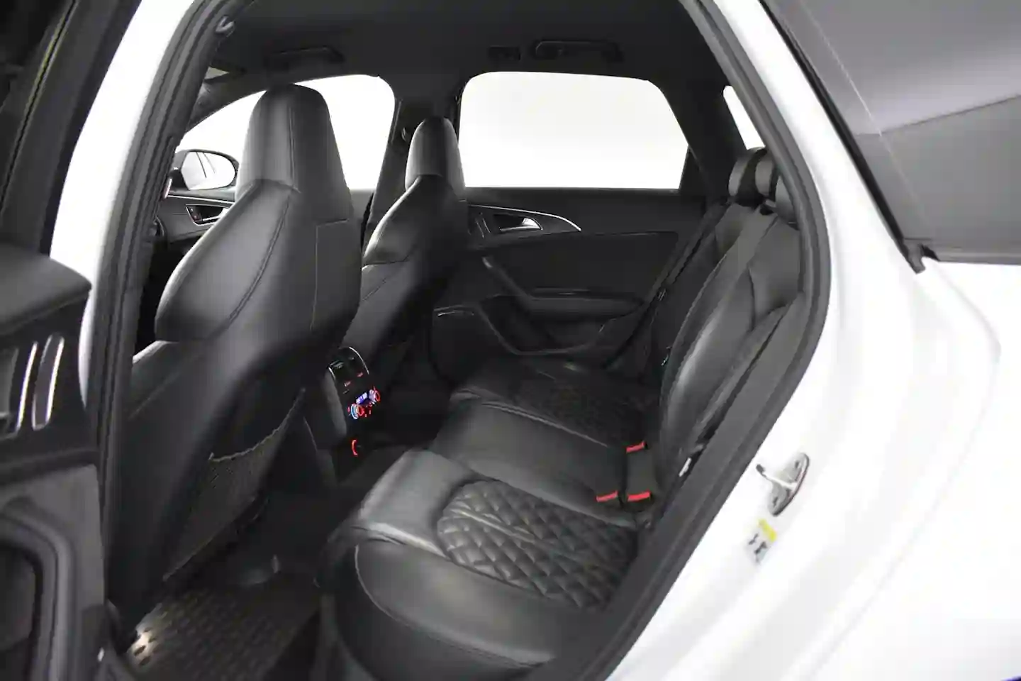 Car Image - 3nFUvN1M9aJVHc8W7sVHe3