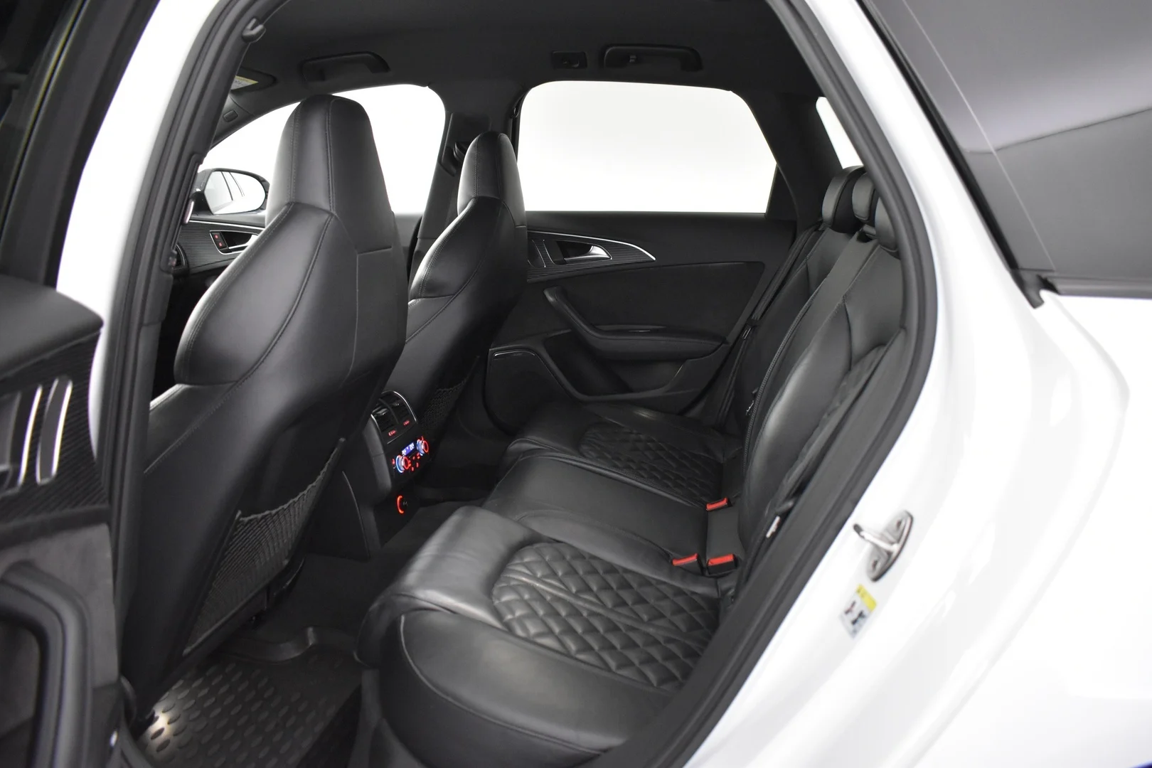Car Image - 3nFUvN1M9aJVHc8W7sVHe3