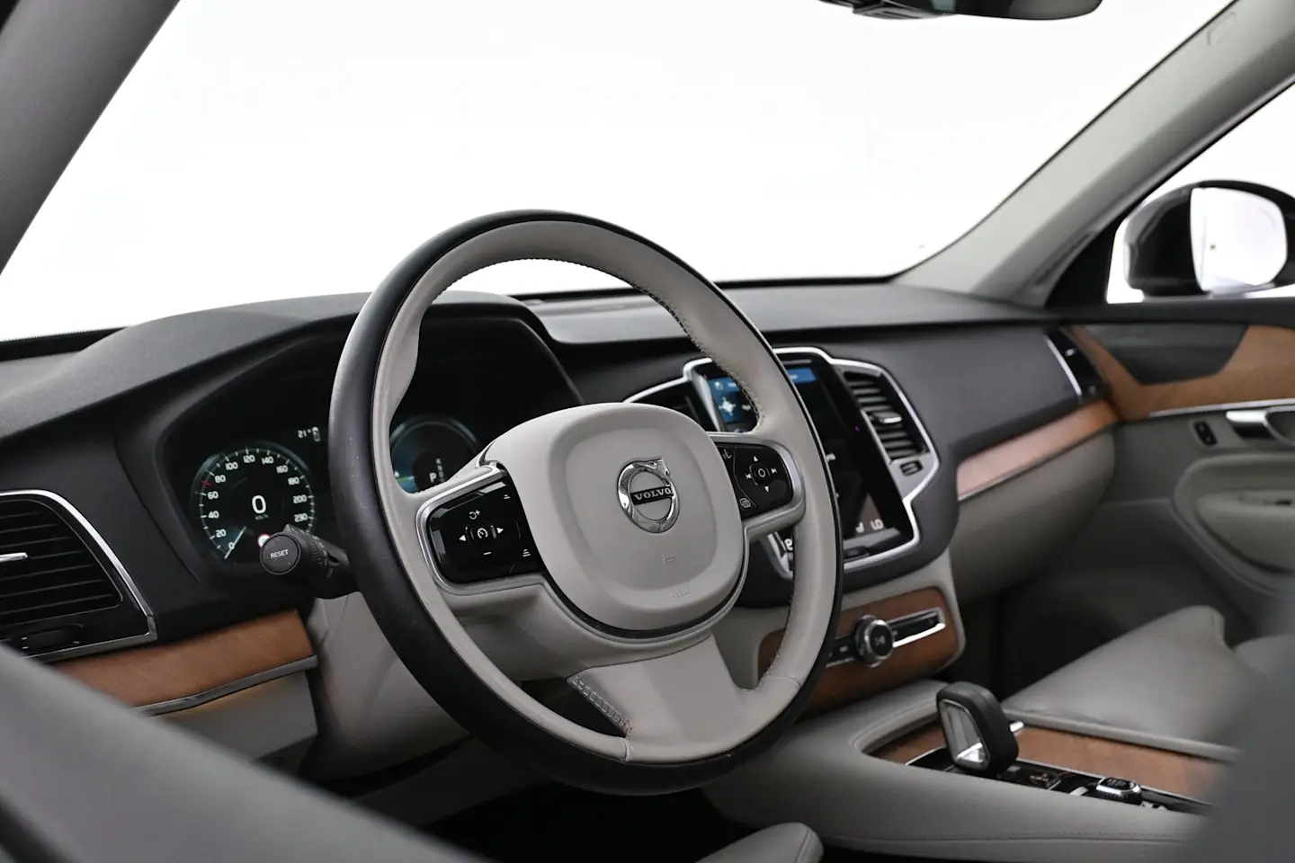 Car Image - 5JlvR56cpBzM5cDSRKoZrt