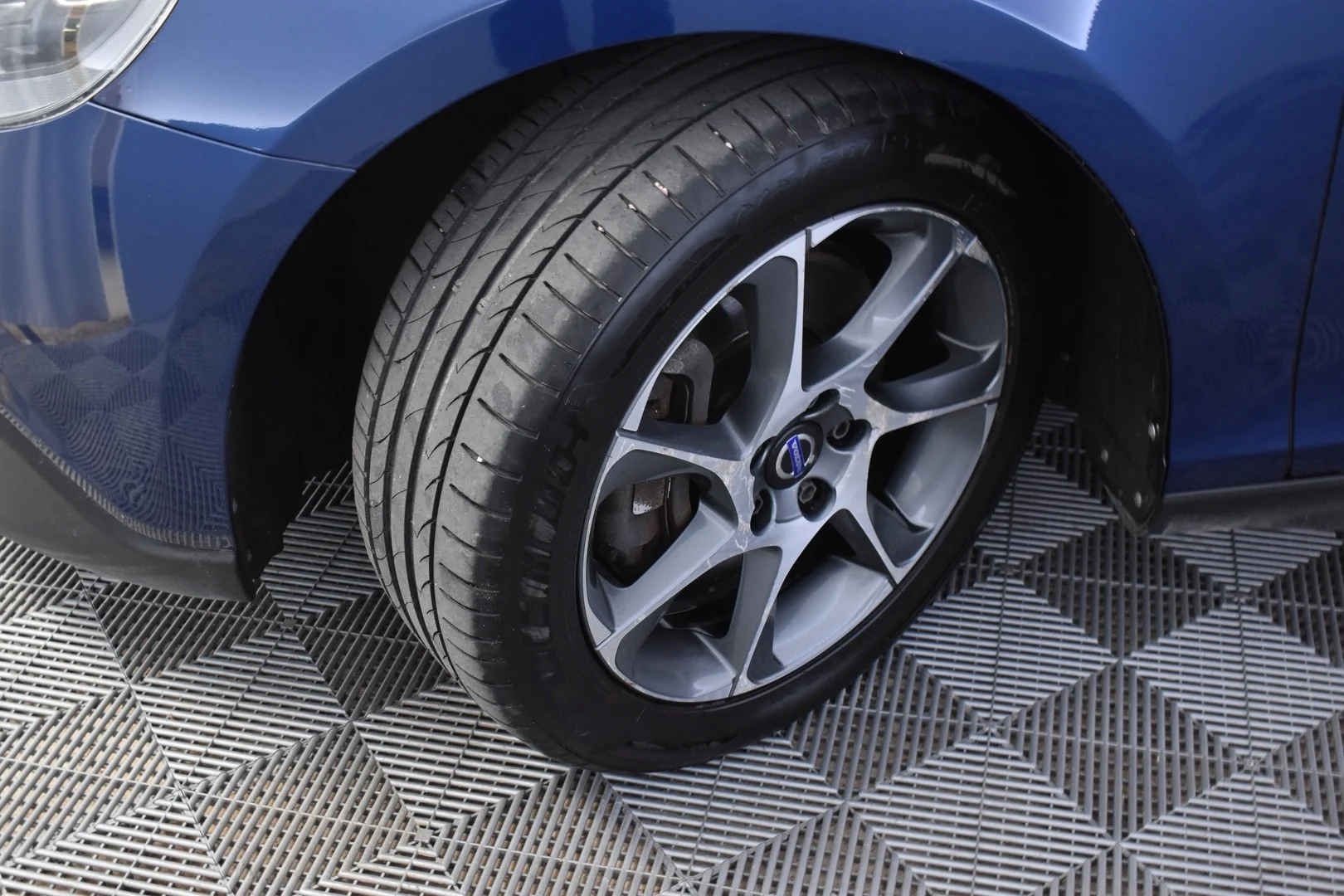 Car Image - 74Agym7sfezqJhBy9GjRGw