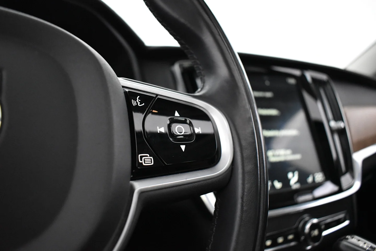 Car Image - 44kxJzRqzvbMQyrDeUxTIZ
