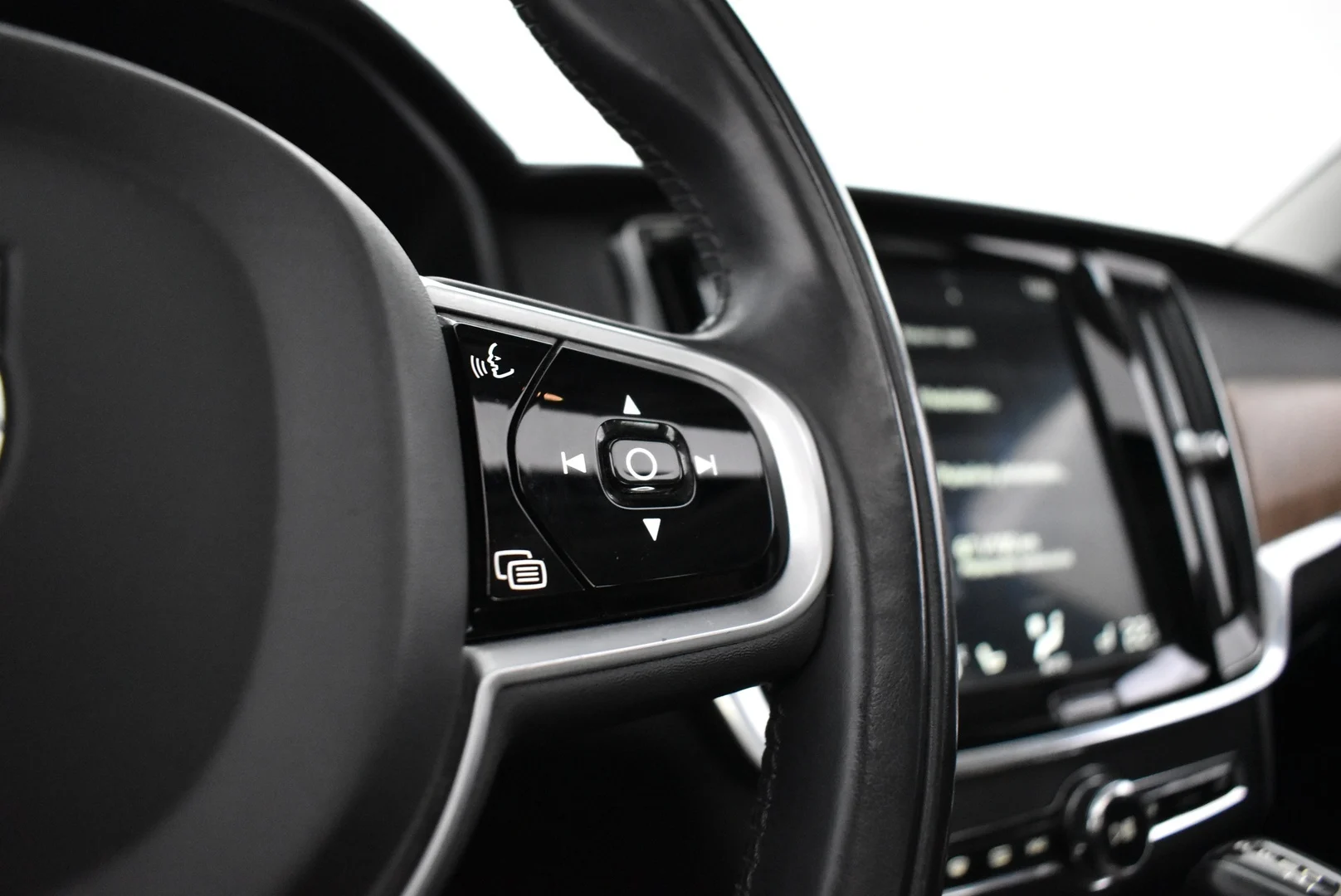 Car Image - 44kxJzRqzvbMQyrDeUxTIZ