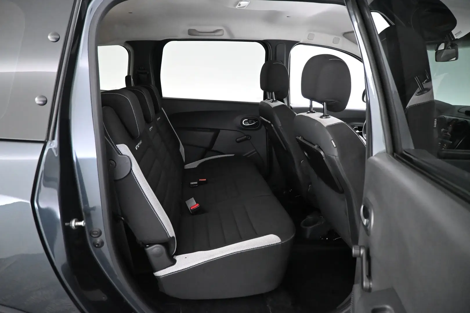 Car Image - UyXAJwbFZK1TP1A7i8STV