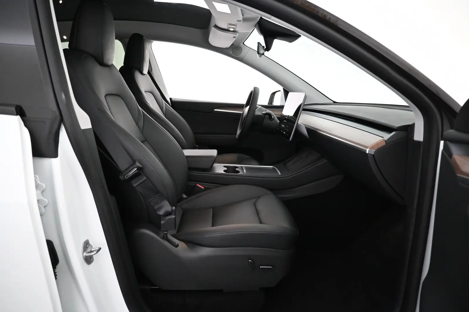 Car Image - sHXPdLYuaYltCO2jiETIz
