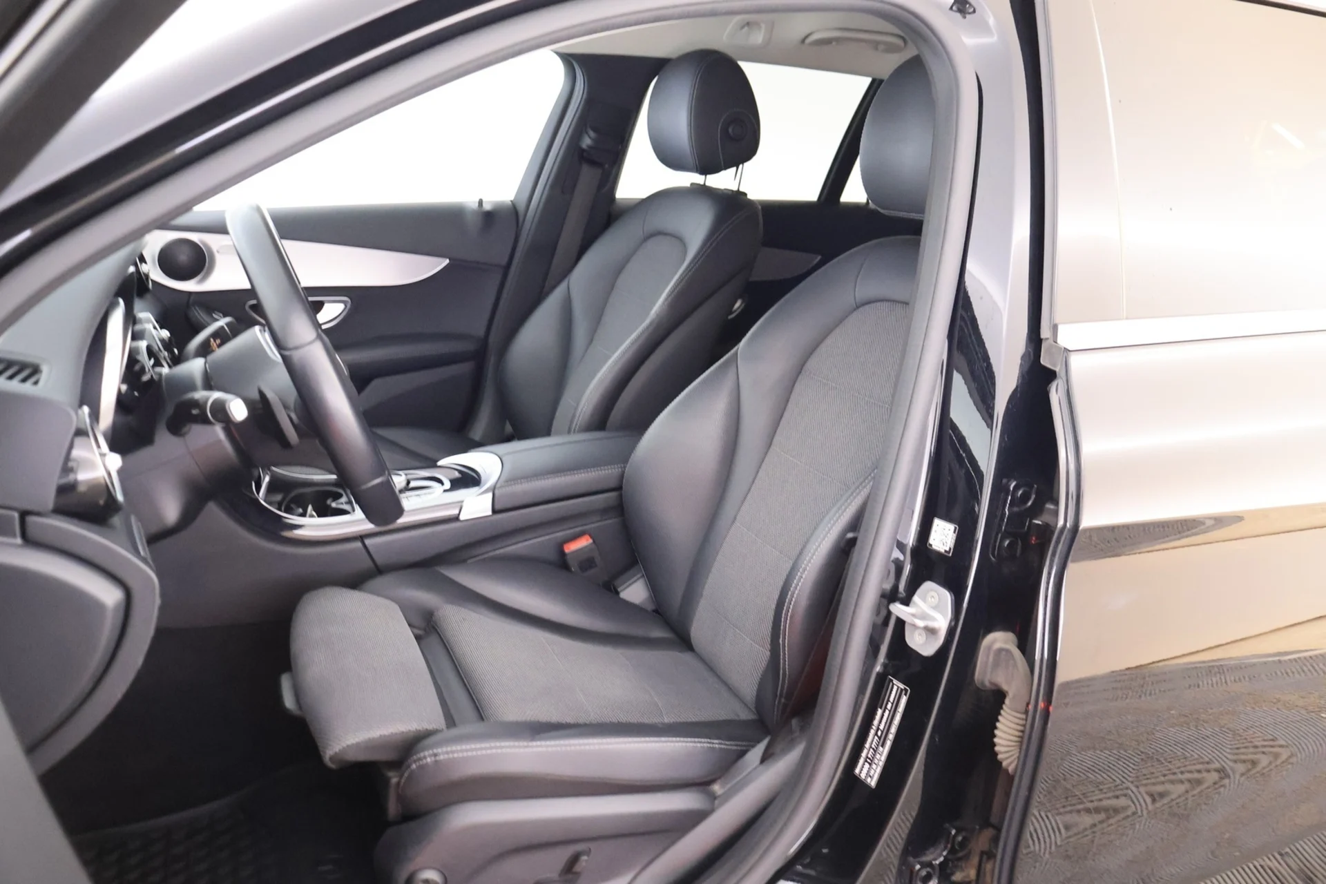 Car Image - 43f43dLUbCzLxHLRboyC0X