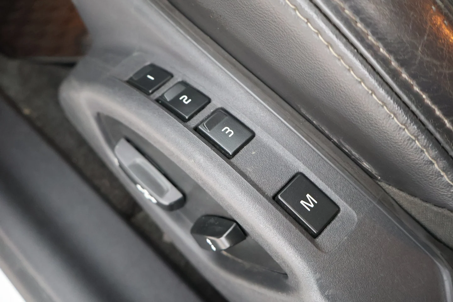 Car Image - 75djZFcxJMzBWvWSkKeMEL