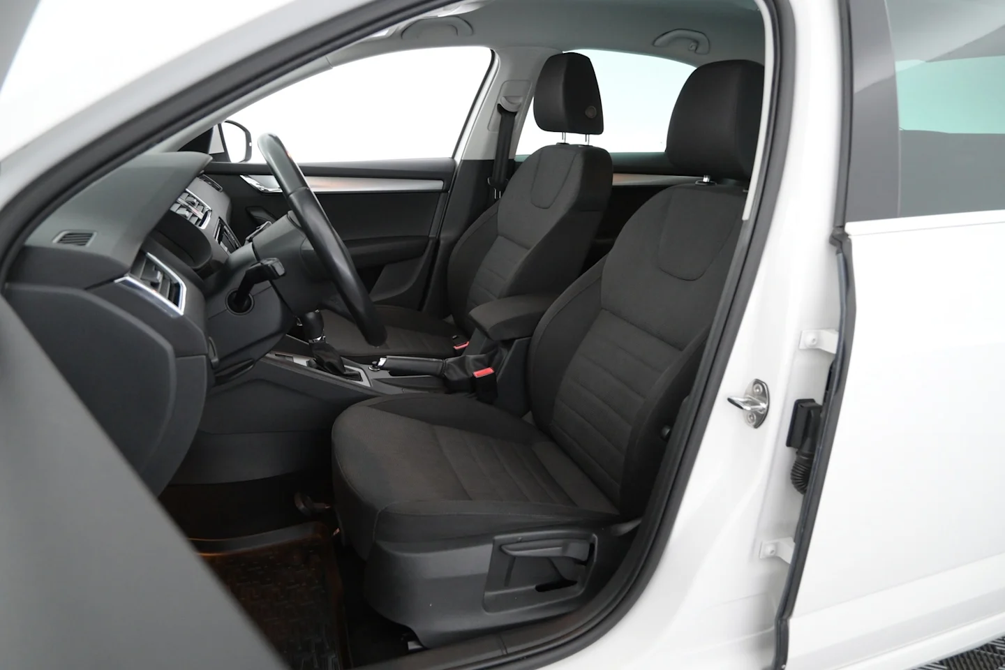 Car Image - 2BawsJ65SxunKi7u7GFmM9