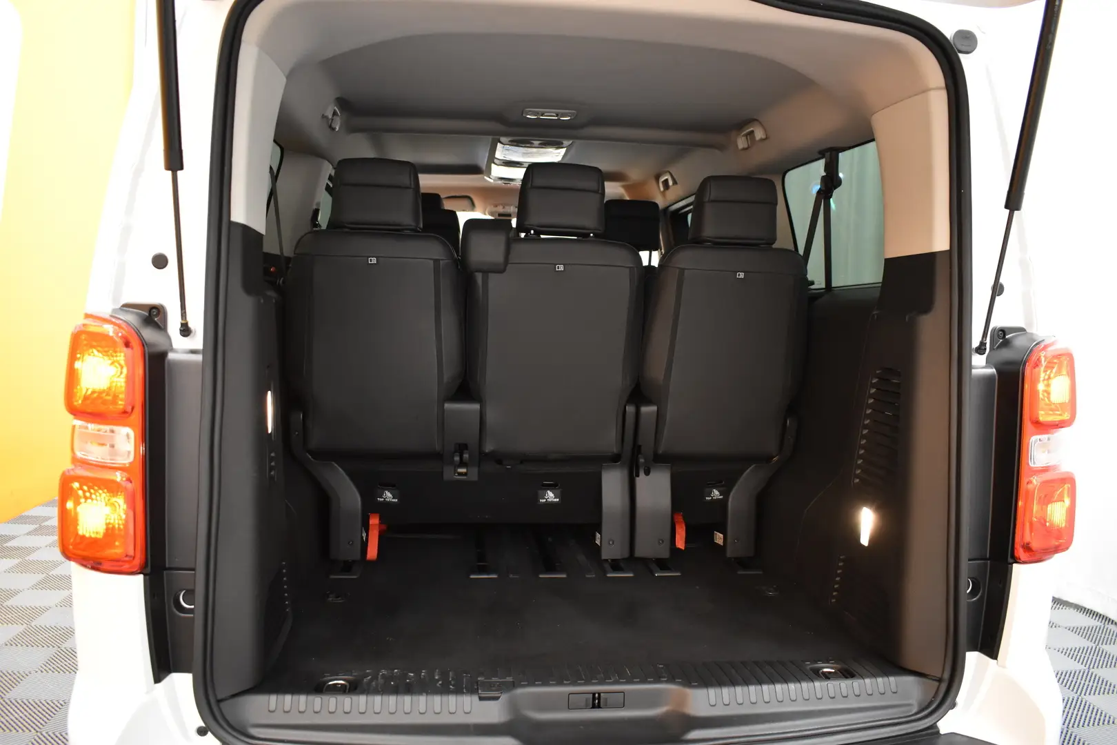 Car Image - 6HnNqyu5J5Dz7bgOiF0ZzJ