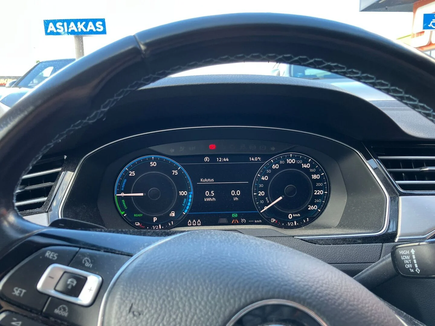 Car Image - 8vcMGfzGYHVrKLETBvMzj