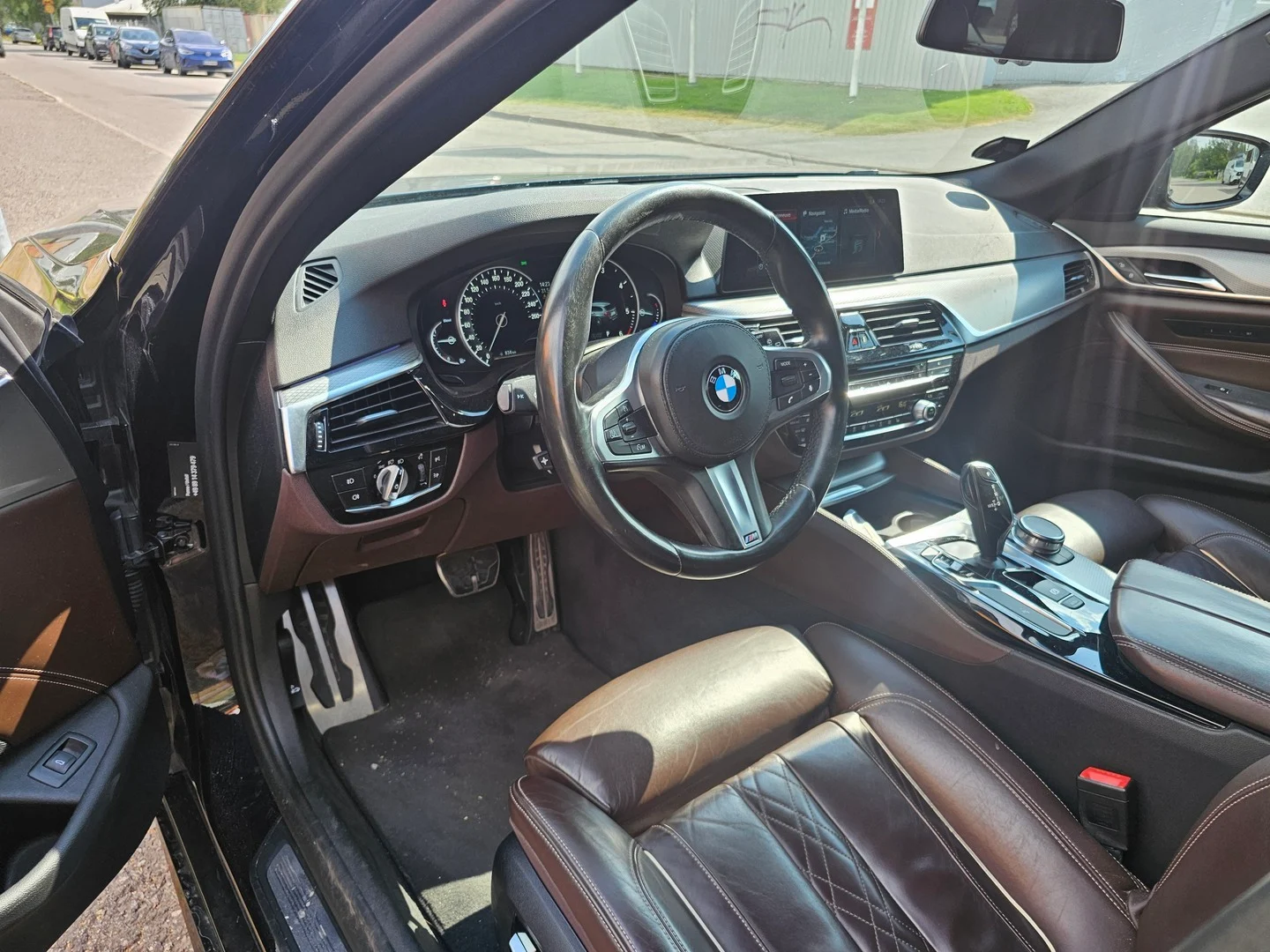 Car Image - 1bwbZG7UxXI9PpVWzCwXOI