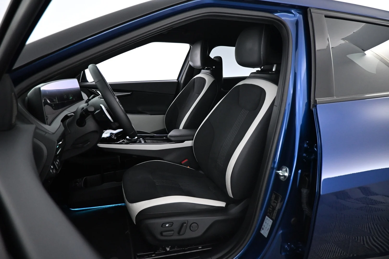 Car Image - L9WmIrGBkvhgJWgsVeCSN